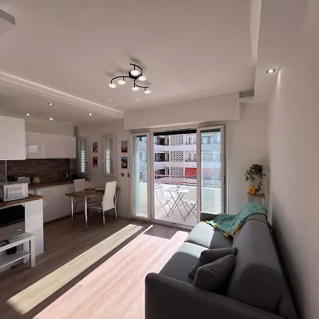 Stylish & Bright Studio, 2 Min Sea, 5 Min Airport Apartment Nice